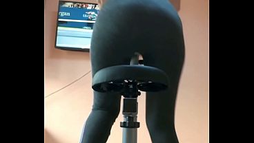 Nonton Peeing My Bycicle thumbnail