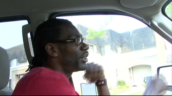 Nonton A Really Hot Cougar Caught By A Black Guy On Shopping thumbnail