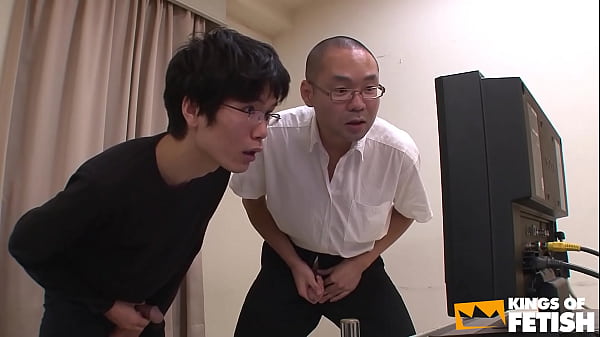 Japanese Girl Squirts While A Guy Bangs Her Bush Before She Suck Another Two Guys thumbnail