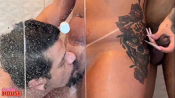 Play MP4 - 2 caras de sorte fodendo a esposa gostosa do vizinho corno