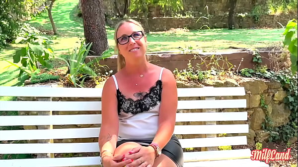 Nonton Marie, Milf Du Si&egrave;cle, Se Fait Annihiler La Chatte thumbnail