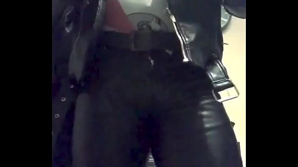 Smoking Daddy Brody Richardson Delivers Muscle Tits Performance thumbnail