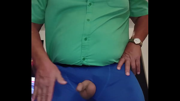 Play MP4 - Swinging my dick in slow motion