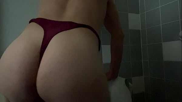 Play MP4 - Rate My Ass
