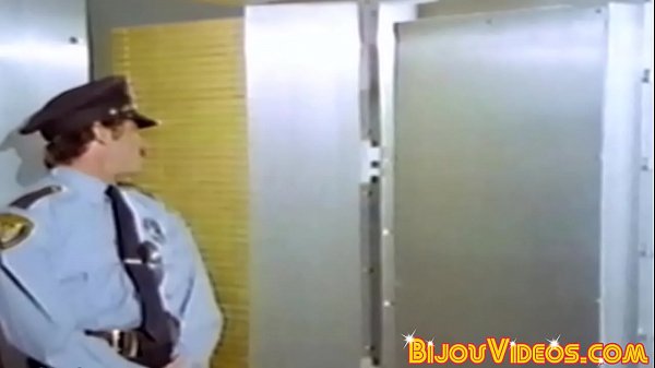 Vintage matures in bareback threesome 