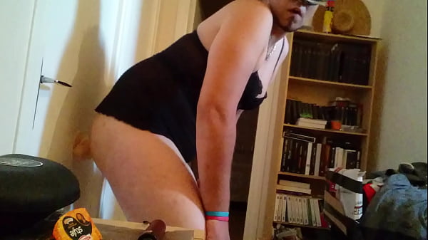 Play MP4 - take my favorite dildo