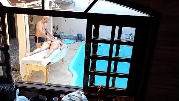 She went to get a massage by the pool and ended up getting a handjob and blowjob 