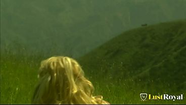Handsome dude bangs hot blonde babe in the fields 