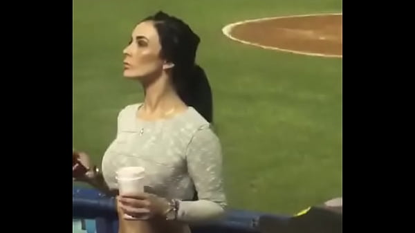 Culito milf bailando en el estadio