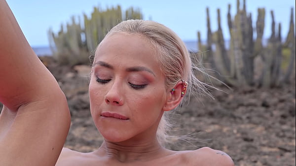 Play MP4 - Athletic Blonde Veronica Leal Gets DPd By Two Strangers Outside GP2815