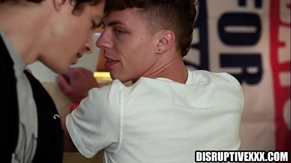 Play MP4 - Frat House Gay Threesome Sex