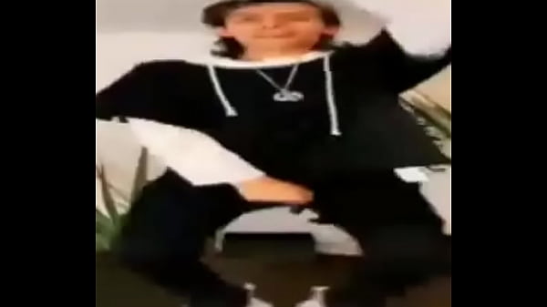 pendeja no aguanta y se viene a chorros