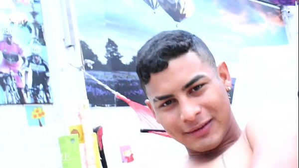 Play MP4 - Sexo hablando sucio en espa&ntilde;ol con dos gay