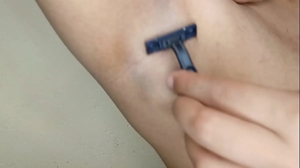 Play MP4 - Hairy wife shaving hairy pussy and armpits