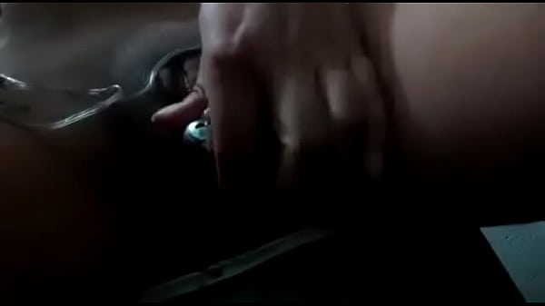 colombiana se masturba usando un peque&ntilde_o vibrador