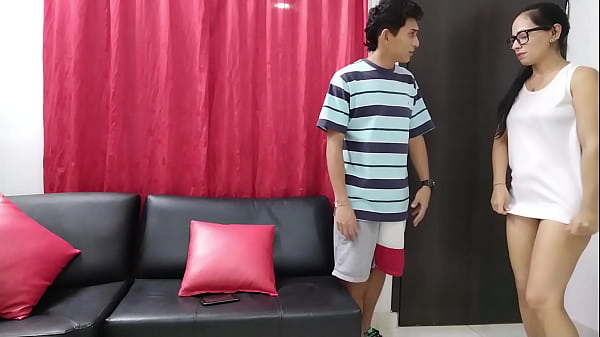 Mi Madrastra Me Da Una Mamada Muy Rica En El Sof&aacute; De La Casa thumbnail