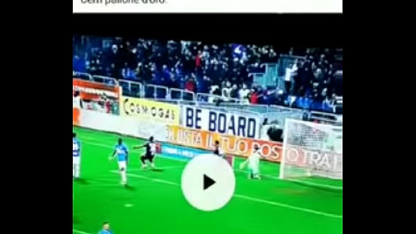 Nonton Giant Fucks A Whole Team thumbnail