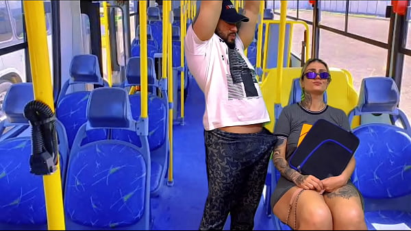 Play MP4 - acochei a minha vizinha ninfeta vindo da escola dentro do &ocirc;nibus p&uacute;blico safada n&atilde;o conseguiu resistir e caiu d boca na minha rola ali mesmo&lpar; completo no sheer e red&rpar;