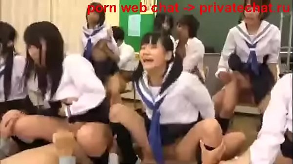 Yaponskie shkolnicy polzuyuschiesya gruppovoi seks v klasse v seredine dnya 1 