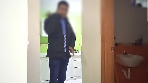 Play MP4 - AMIGA de MI ESPOSA se deja METER mano CUANDO llego A CASA y terminamos TENIENDO SEXO mientras ella ESTA AL LADO