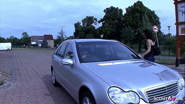 Play MP4 - Deutsche Lehrerin mit Mega Eutern von ehemaligem Schueler erkannt und gefickt