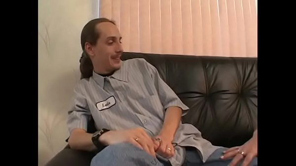 Play MP4 - Skanky brunette gives horny guy head on gets fucked from behind