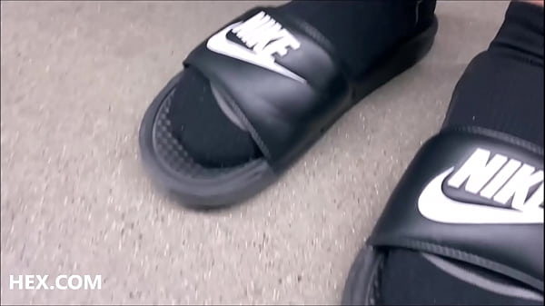 Nonton Popcorn Feet thumbnail