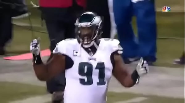 Jogador de futebol americano_fode temporada de time com 12 vitórias_na temporada regular