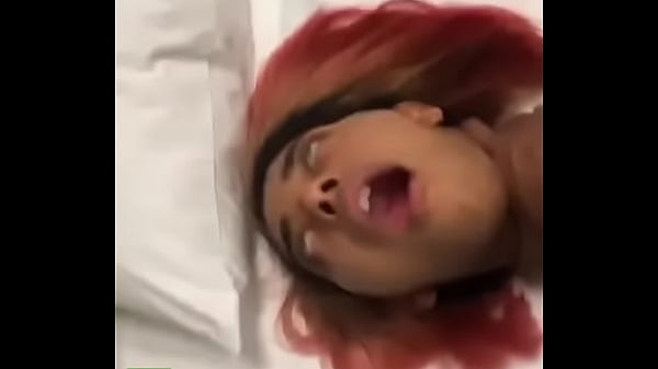 Play MP4 - She screams when having sex