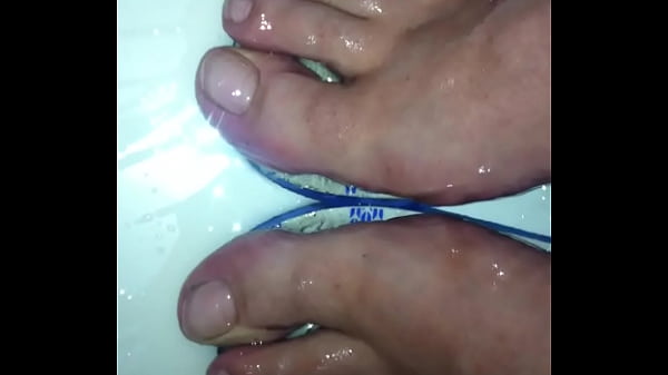 Nonton Cum On Oiled Wet Feets thumbnail
