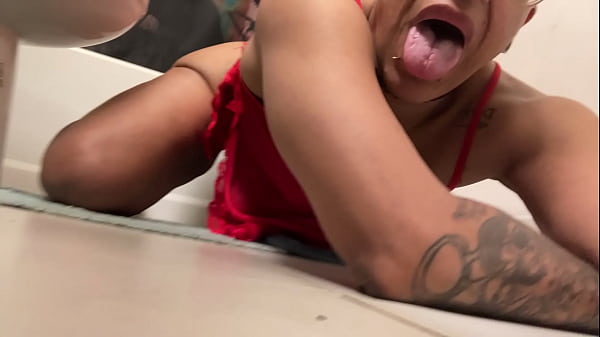 Nonton Open Wide Bitch thumbnail