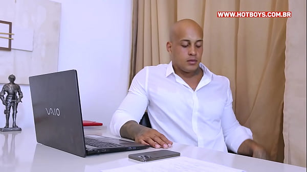 Play MP4 - O Patr&atilde;o maromba arrombou meu c&uacute; virgem