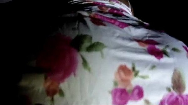 Morena sentando na rola