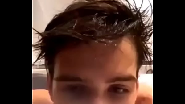 Jo&atilde_o Guilherme pelado