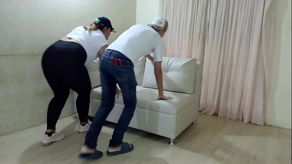 Nonton Contrate A Un Chico Para Traer Mis Muebles Y Lo Deje Venirse En Mi Co&ntilde;o thumbnail