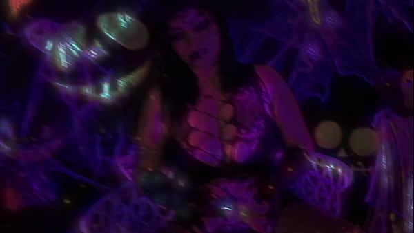 Nonton A Bruxa, A Virgem E A Diaba Invocam Do Al&eacute;m Monstros Para Fuderem Suas Bucetas thumbnail