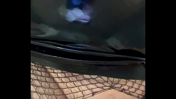 Xkitty7 is naughty and fucks her pussy using a dildo