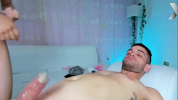 Bitch with a lot of desire makes a threesome and fence that she loves it