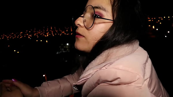 Play MP4 - Tirando con mi prim a cachonda en la azotea el d&iacute;a de su cumple&period;&period;&period;