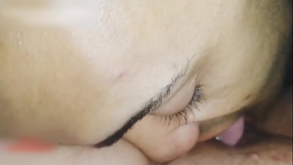 Chupei buceta_greluda toda molhada de tesao olha como geme gostosoessa safada