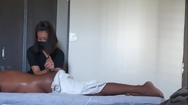 Massage girl_enjoyingherselfwhile doing massage on_customer