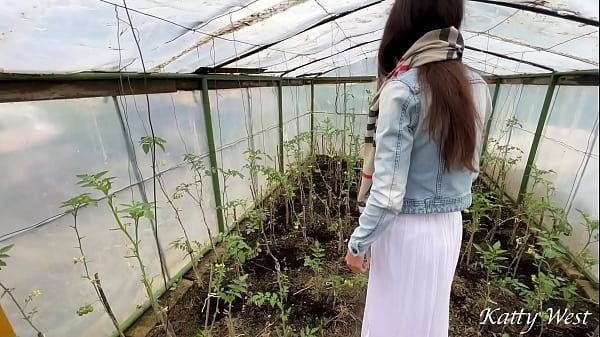 Play MP4 - Fucked a village girl in her garden while her husband was not at home