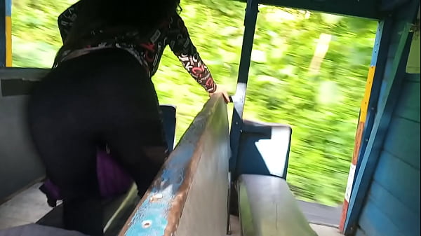 LAS NUEVAS_FORMAS_DE LIGAR_EN UN BUS UN DESCONOCIDO ME TOCA LAS NALGAS MIENTRAS VIAJO AL CAMPO A VISITAR A_MI MARIDO YO ME_PUSE SUCIA Y TERMINAMOS_HACIENDO LOCURAS