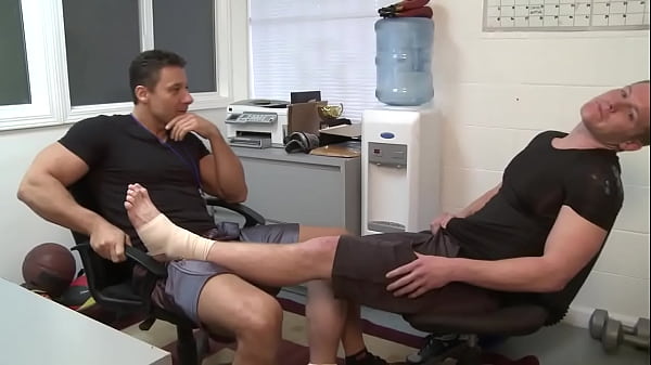 Daddy Coach Fucking His Hot Athlete thumbnail