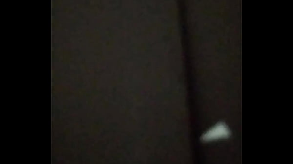 Chica de rulos graba su sombra al cachar 