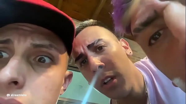 trio con adolecente modelo y su hermana de 18 