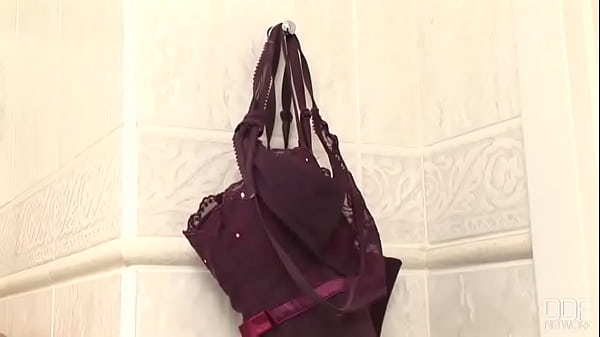 Nonton Woman Water = Wow! thumbnail