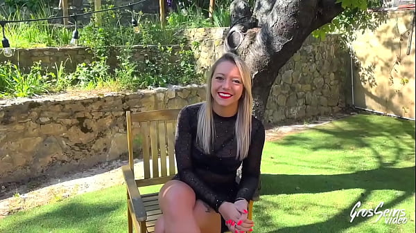 Nonton Ashley, Jolie Blonde, Gobe De La Bite Comme Une Reine thumbnail