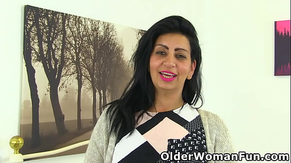 Uk Mum Candylips Takes Off Her Black Leggings And Plays With A Sex Toy. thumbnail