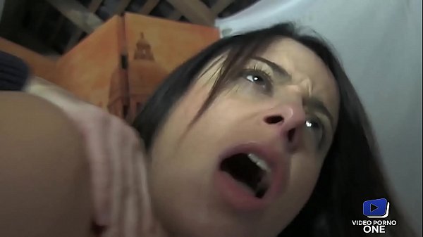 Sonia et Natacha, très chaudes elles terminent_en trio sensuel